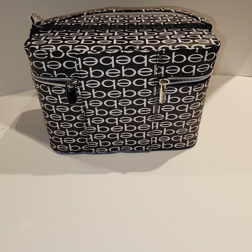 BEBE LARGE BLACK / WHITE ALLOVE COSMETIC CASE NWT - Picture 3 of 3